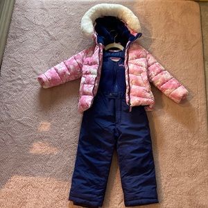 Girls 4T Snow suit.   Brand new without tags